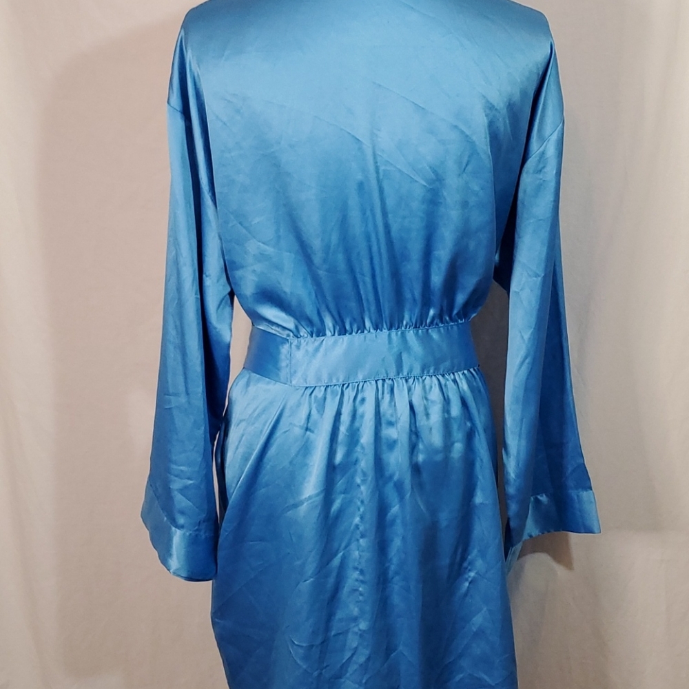 Victoria's Secret Robe - Picture 2 of 5